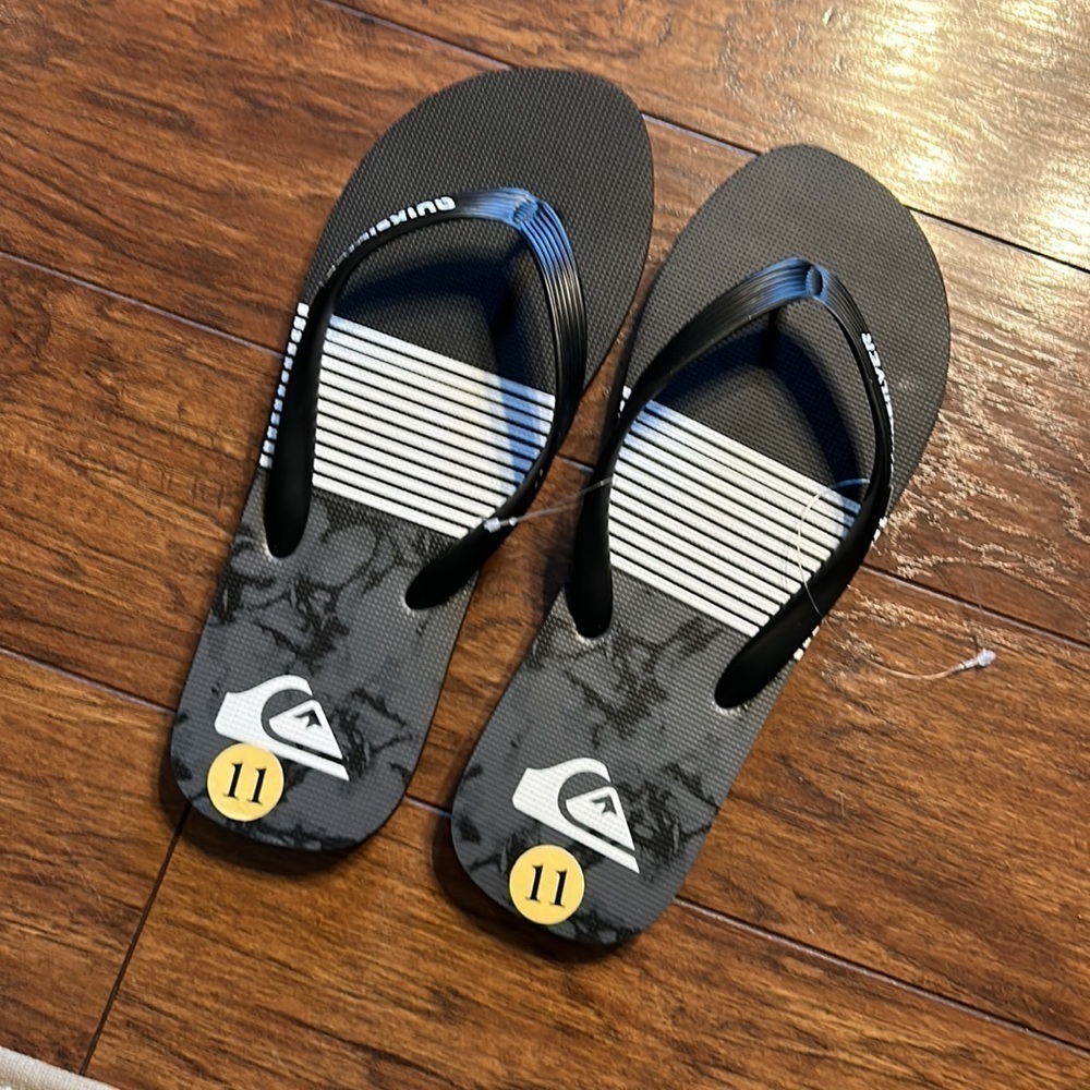 Quicksilver Mens Flip Flops Gray Black Java Smocked Wave NWT - Picture 6 of 8